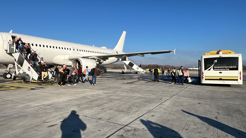 Aeroportul Cluj, primul din România cu autobuz electric pentru transferul pasagerilor la avioane. Cât costă și când vin următoarele