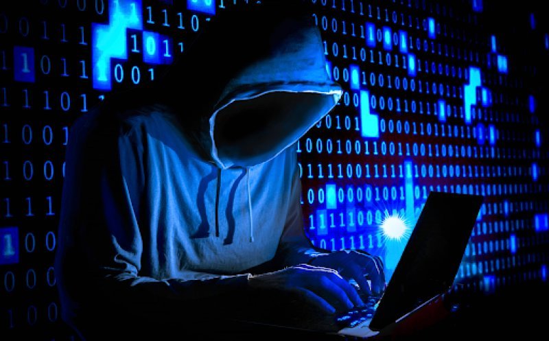 20 de ani de închisoare în SUA pentru un hacker din Cluj. Trebuie să plătească și despăgubiri de 15 mil. de dolari