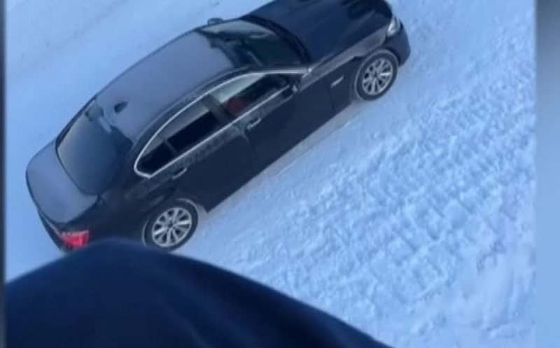 Gest iresponsabil: cu BMW-ul pe pârtie, la Borșa