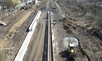 Lucrările la electrificarea căii ferate Cluj-Oradea, la un an de la debut. Stadiul pe fiecare lot