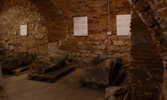 Sculpturi cu Poseidon, Demetra sau Kybele, care ornau cândva curtea Castelului Banffy de la Bonțida, expuse la Lapidarium