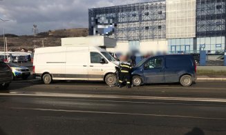 Accident între trei mașini în Cluj-Napoca. Două persoane au fost rănite