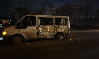 ACCIDENT GRAV între o autoutilitară și un autocamion / Victimă inconştientă extrasă dintre fiare