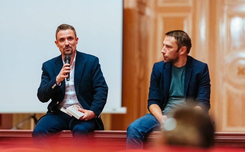 Lansare dublă de carte, la Cluj-Napoca. Autor: Andrei Țigănaș, profesor de dicție și oratorie, fost om de presă