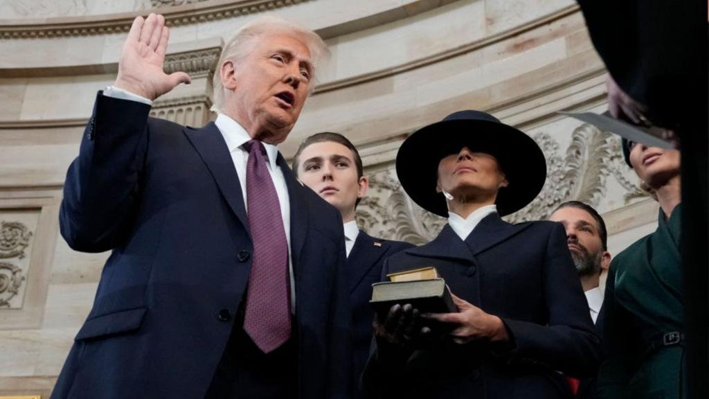 Donald Trump a depus jurământul de președinte al SUA: „Începe Epoca de aur a Americii” / Primele măsuri anunțate