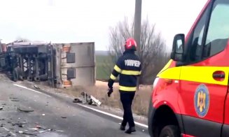 ACCIDENT cu 3 MORȚI provocat de o șoferiță de 19 ani care abia luase permisul / Impact între 2 autoturisme și un TIR