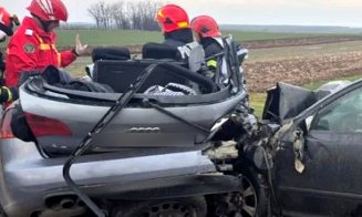 ACCIDENT cu 3 MORȚI provocat de o șoferiță de 19 ani care abia luase permisul / Impact între 2 autoturisme și un TIR