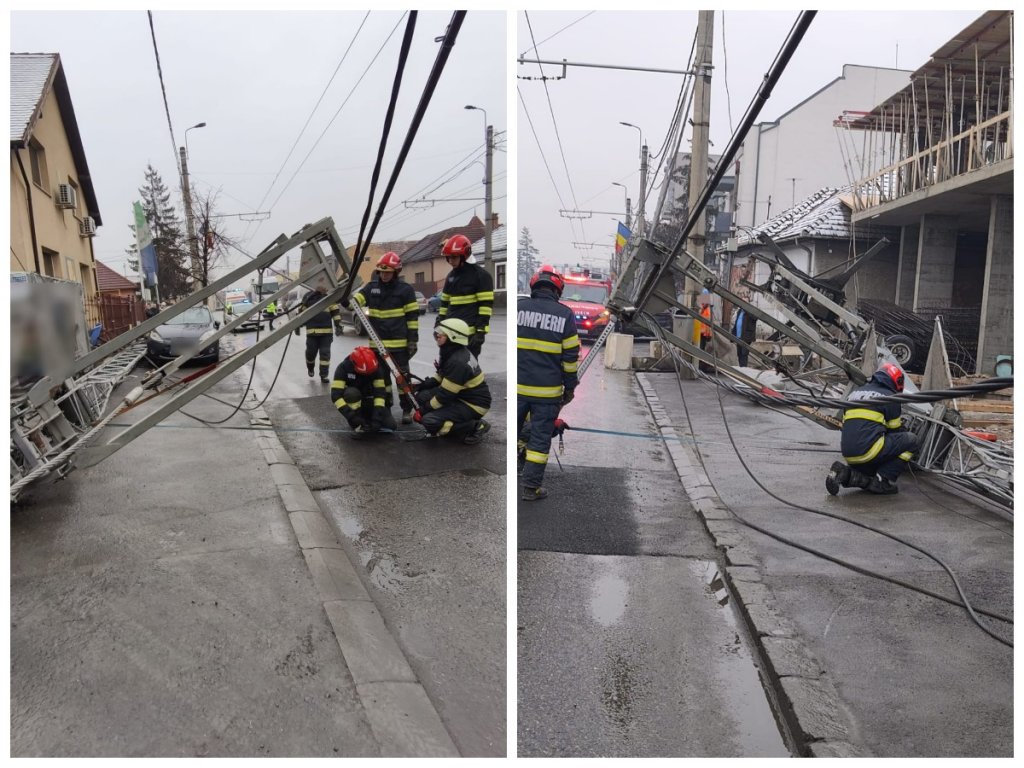 Macara căzută peste firele de curent, în Cluj-Napoca. O mașină a fost avariată