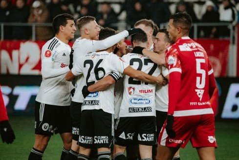 Dinamo vs U Cluj: „Șepcile roșii” țintesc menținerea poziției de lider după prima deplasare din 2025