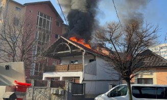 Incendiu puternic în Cluj-Napoca: O casă a luat FOC. Pompierii intervin cu patru autospeciale