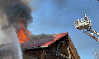 Incendiu puternic în Cluj-Napoca: O casă a luat FOC. Pompierii intervin cu patru autospeciale