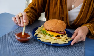 Cât costă un burger în Cluj-Napoca. Orașul e în topul comenzilor pentru acest preparat