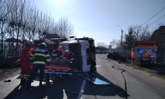 Accident în Cluj: Camion răsturnat și trei persoane rănite