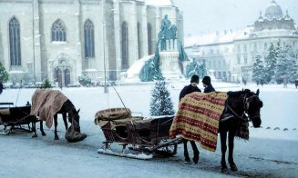Cluj-Napoca 1942: "Taxi"-uri în aşteptarea clienţilor în Piaţa Unirii