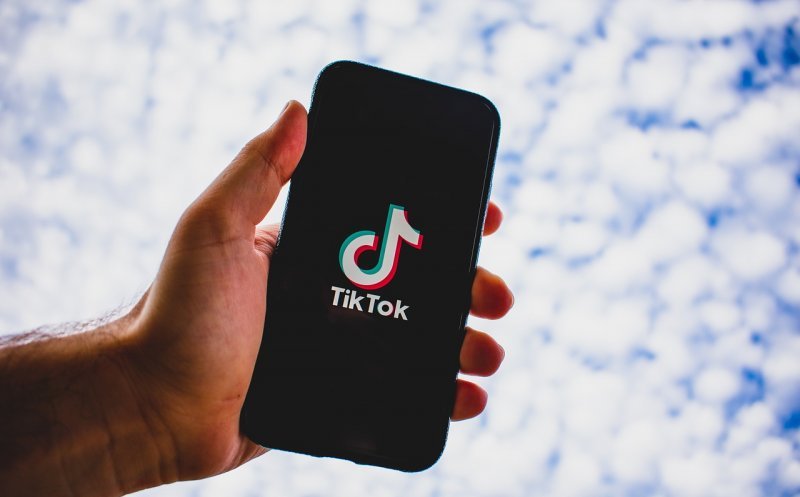 Donald Trump dezvăluie că Microsoft poartă discuţii pentru a achiziţiona TikTok