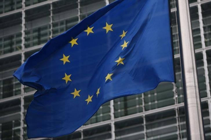 UE "regretă" taxele vamale impuse de Trump şi se pregăteşte să riposteze ferm dacă va fi vizată