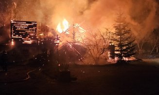 Cabană de lemn din judeţul Cluj făcută scrum în urma unui incendiu de proporţii / Care a fost cauza