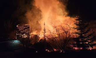 Cabană de lemn din judeţul Cluj făcută scrum în urma unui incendiu de proporţii / Care a fost cauza