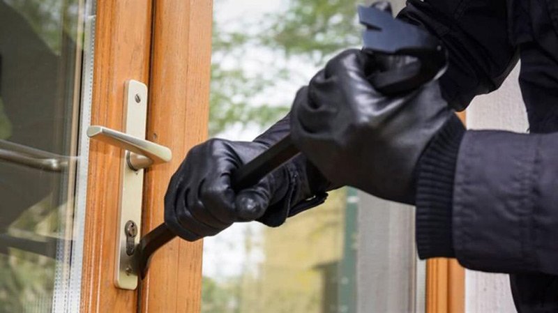 Hoț arestat la Cluj: A încercat să fure dintr-o biserică, apoi a dat spargerea într-un beci