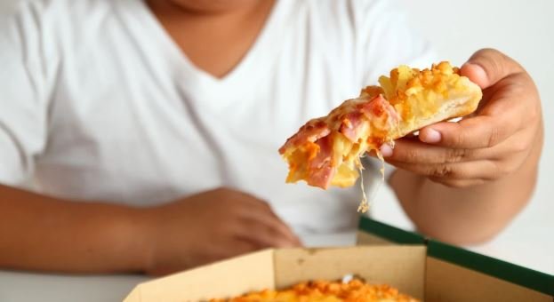 O nouă cale în lupta cu obezitatea? Creierul ar avea celule care îți spun să te oprești din măncat