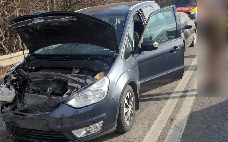 Accident între trei mașini în Cluj: Un nou-născut a fost evaluat de medici