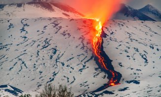 Turism „sălbatic” pe Etna în ultimele zile este / Se schiază chiar lângă lava vulcanului activ