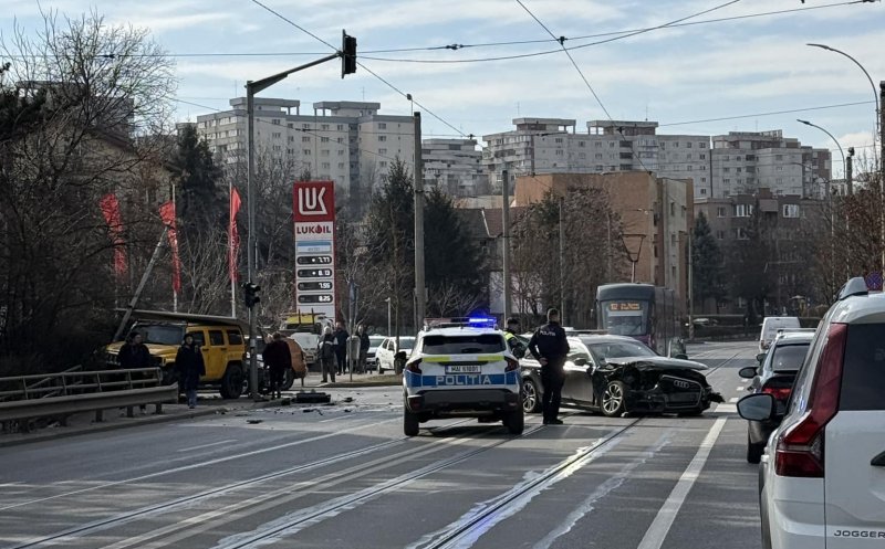 Accident rutier în apropiere de Sala Sporturilor din Cluj. Femeie, transportată la spital
