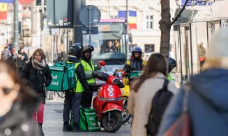Controale în tot Clujul la livratorii de mâncare