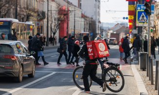 Controale în tot Clujul la livratorii de mâncare