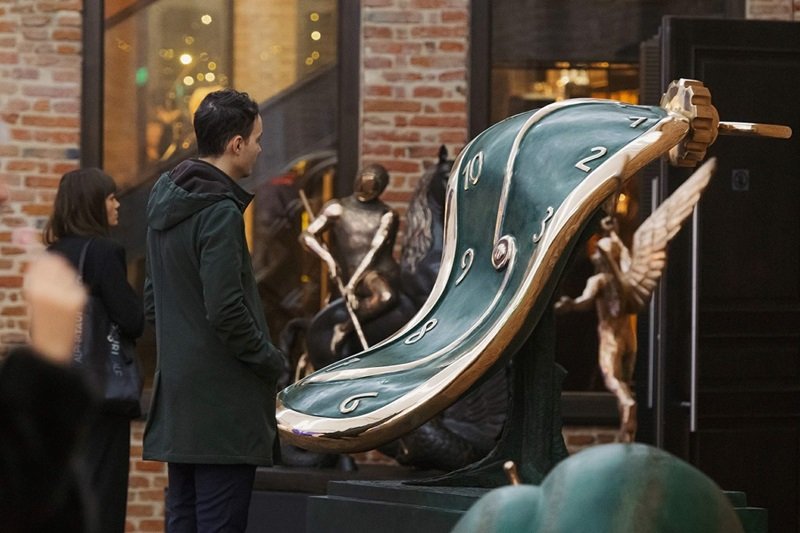 Universul lui Salvador Dalí: O călătorie suprarealistă de la București la Cluj