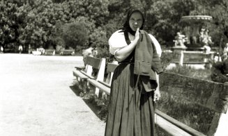 Tânără fată în port popular maghiar, în anul 1957