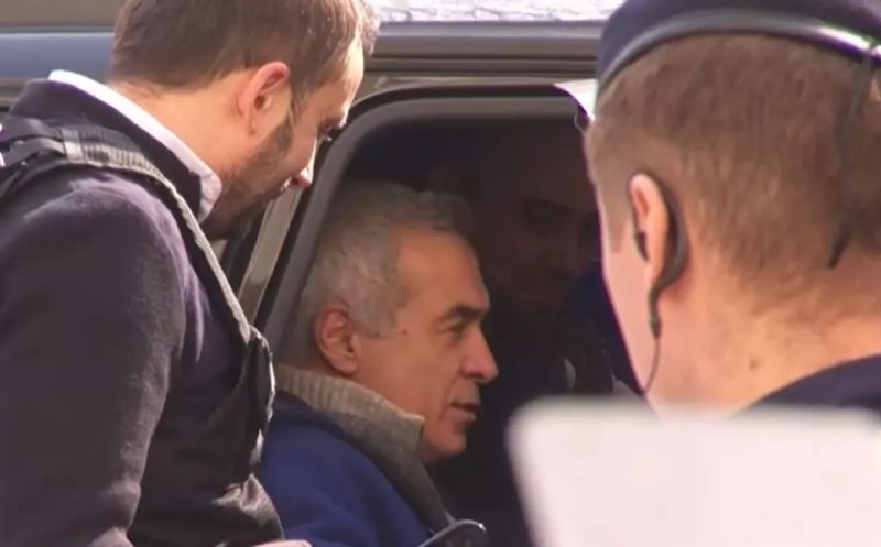 Călin Georgescu, ridicat în trafic şi dus la Parchetul General. FILMUL  VIDEO al ''săltării'' candidatului la prezidențiale