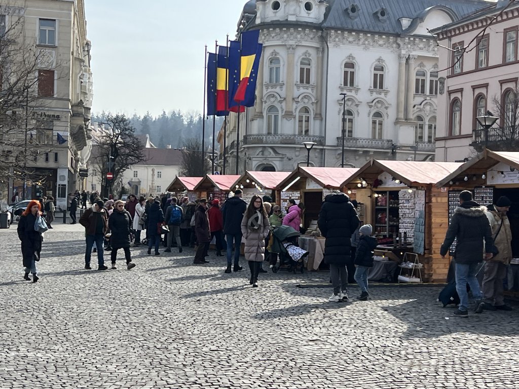 Ce mărțișoare se poartă în 2025. VEZI prețurile vestitorilor primăverii la târgurile din Cluj-Napoca / Plus câteva cadouri de 8 Martie