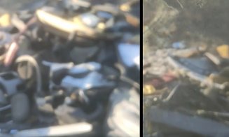 Deşeuri auto aruncate pe malul unui râu din Cluj