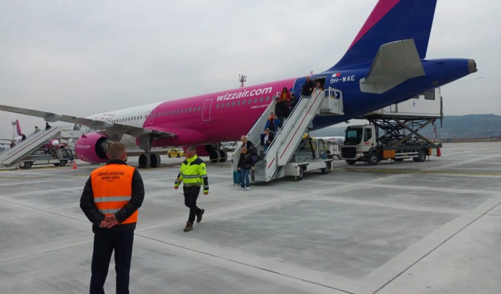 Preotul Dan Cismaș a depus plângere după incidentul de pe Aeroportul Cluj: Soția sa a alunecat pe pistă, iar bebelușul lor a fost rănit