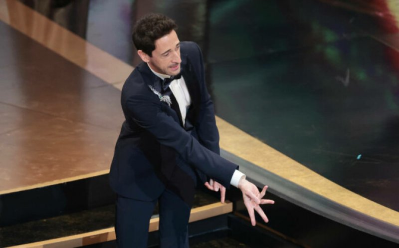 Adrien Brody și-a scos guma din gură și i-a aruncat-o iubitei sale înainte de a-și ridica Oscarul