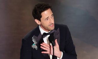 Adrien Brody și-a scos guma din gură și i-a aruncat-o iubitei sale. Apoi a ținut un discurs despre ce ne poate învăța trecutul plin de ură al omenirii