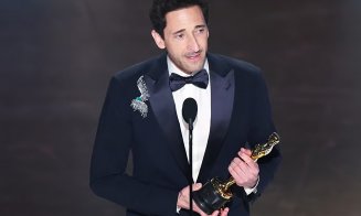Adrien Brody și-a scos guma din gură și i-a aruncat-o iubitei sale. Apoi a ținut un discurs despre ce ne poate învăța trecutul plin de ură al omenirii