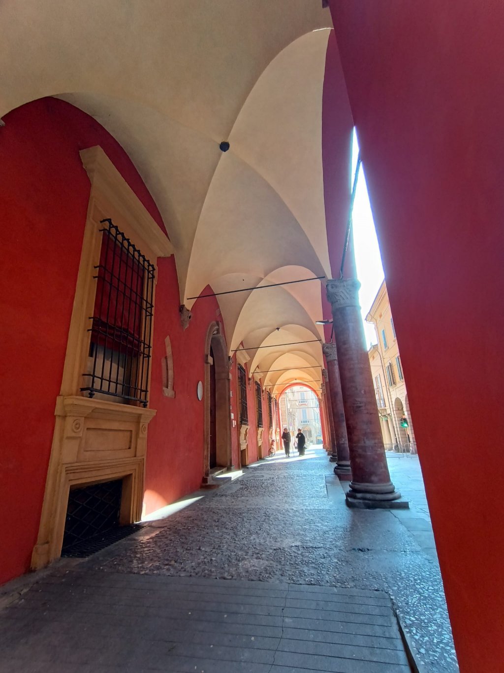 Bologna pe low-cost, o idee de city-break cu zbor de pe aeroportul din Cluj-Napoca / Cum vizitezi un oraș cu doar 200 de euro