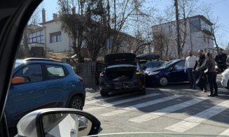 Accident cu patru mașini în Cluj-Napoca: Doi copii, de 1 și 6 ani, au primit îngrijiri medicale