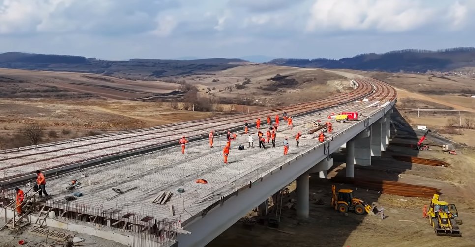 Imagini noi de pe A3: S-a "dezghețat" un lot de lângă Cluj. UMB a reînceput lucrul în forță