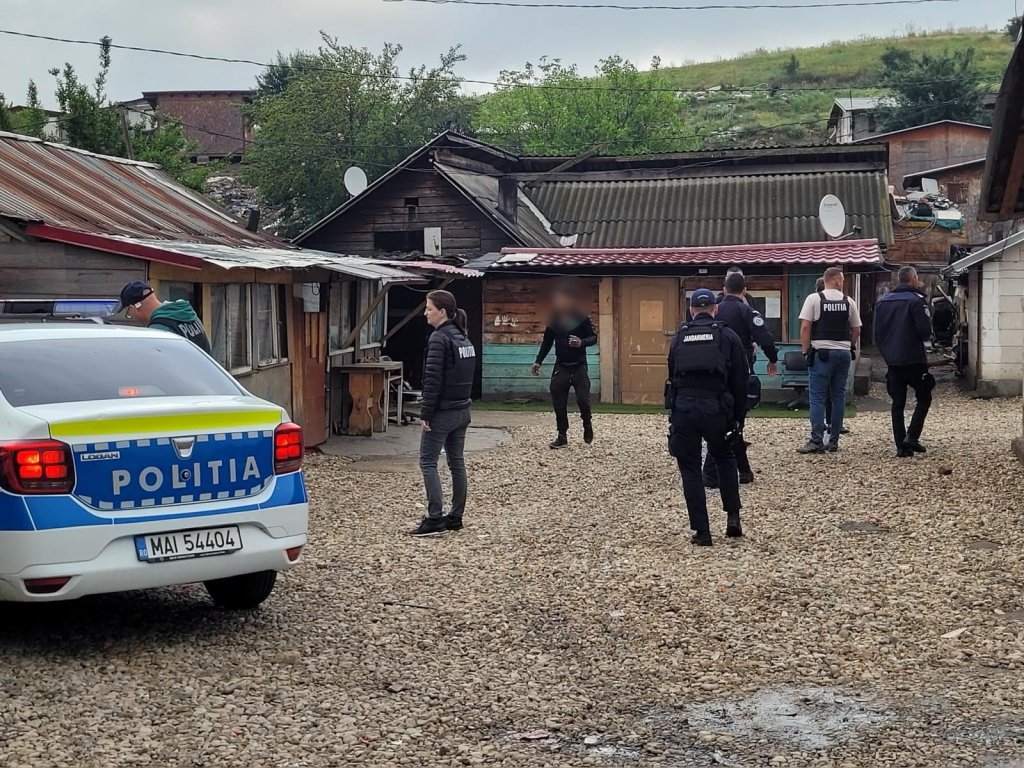 Razie de amploare în Someșeni: Zeci de persoane legitimate și opt sancțiuni aplicate de polițiști