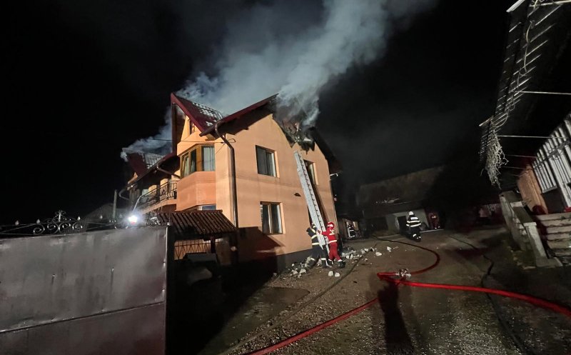 INCENDIU la o casă din județul Cluj / De la ce ar fi pornit focul