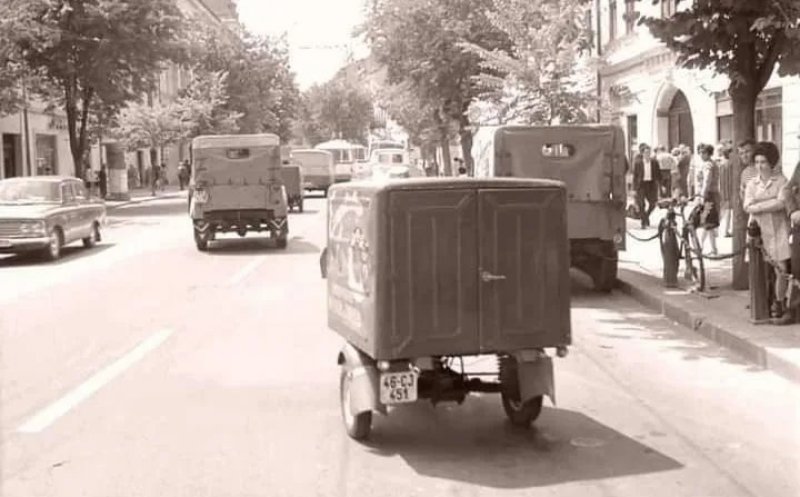 Vechiul Cluj: știți ce se transporta cu aceste scutere?