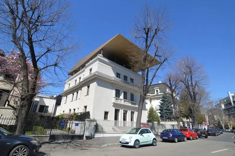 Vila unde Nordis avea sediu, scoasă la vânzare sau închiriere. Proprietarul e din Cluj. Cât e prețul