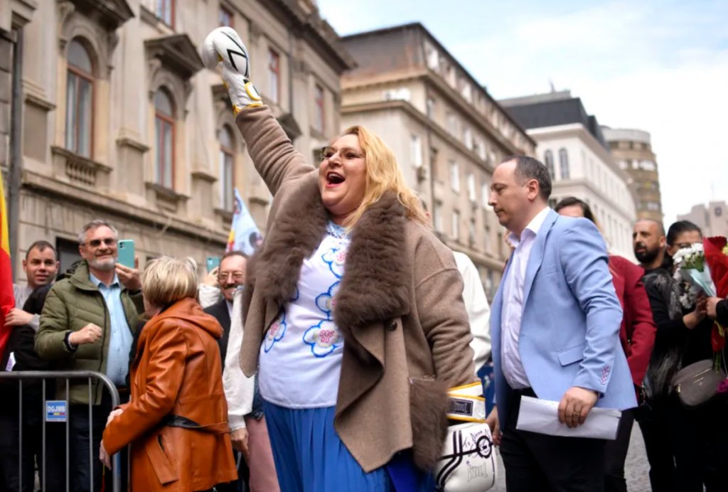De-a râsul-plânsul. Soșoacă și-a depus candidatura la prezidențiale purtând mănuși de box