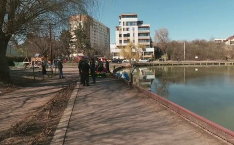 Cum s-a petrecut incidentul în care bărbatul care s-a aventurat în lacul de la Iulius Mall a fost la un pas de moarte