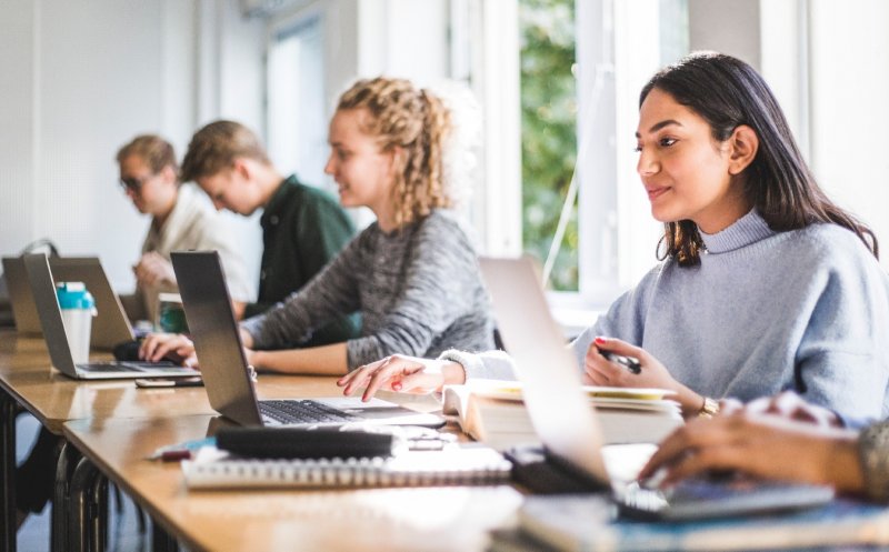 Daniel David spune că la UBB a interzis evaluarea studenților pe teme scrise acasă: Este o prostie, într-o lume în care există IA