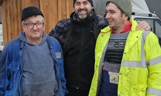 Un transilvănean cu sufletul cât Munții Apuseni: A construit în 12 zile o casă pentru o bunicuță care a rămas fără adăpost după un incendiu