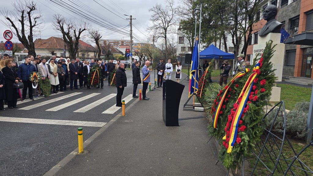 Ziua Unirii Basarabiei cu România, marcată la Cluj. Boc: "Ce dorim să facem cu țara noastră? A ne orienta în altă parte decât acolo de unde vine democrația, înseamnă să înfrângem visul înaintașilor noștri"